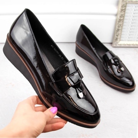 Női lakkfekete ékcipő, Vinceza 58266 1