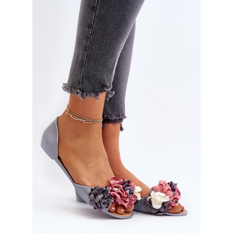 Női gumibalerinák virágokkal, szürke Junikla 2 Női gumibalerinák virágokkal, szürke Junikla 2