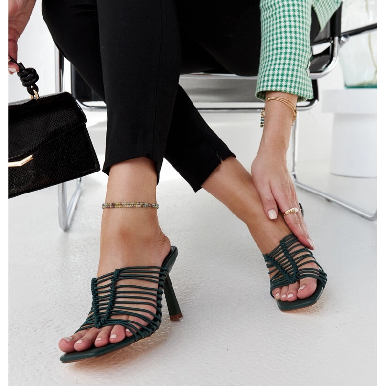 A márka Borna sötétzöld magas sarkú cipői 1