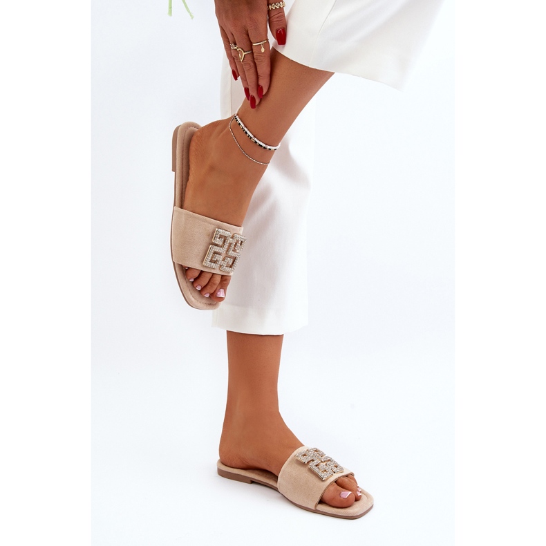 Női lapos sarkú papucsok díszítéssel, bézs színű inaile 1