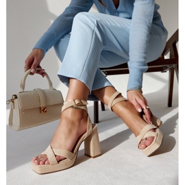 Bézs velúr magas sarkú szandál Salla 1