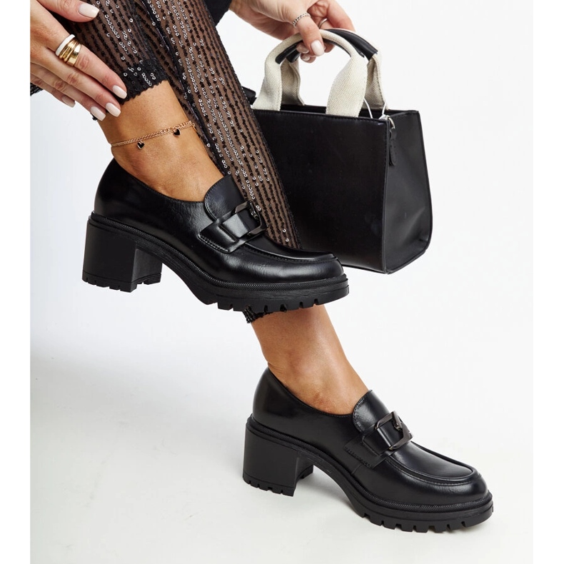 Vinceza fekete cipő bőr betéttel 1