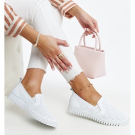 Vinceza fehér áttört bőrcipő 1