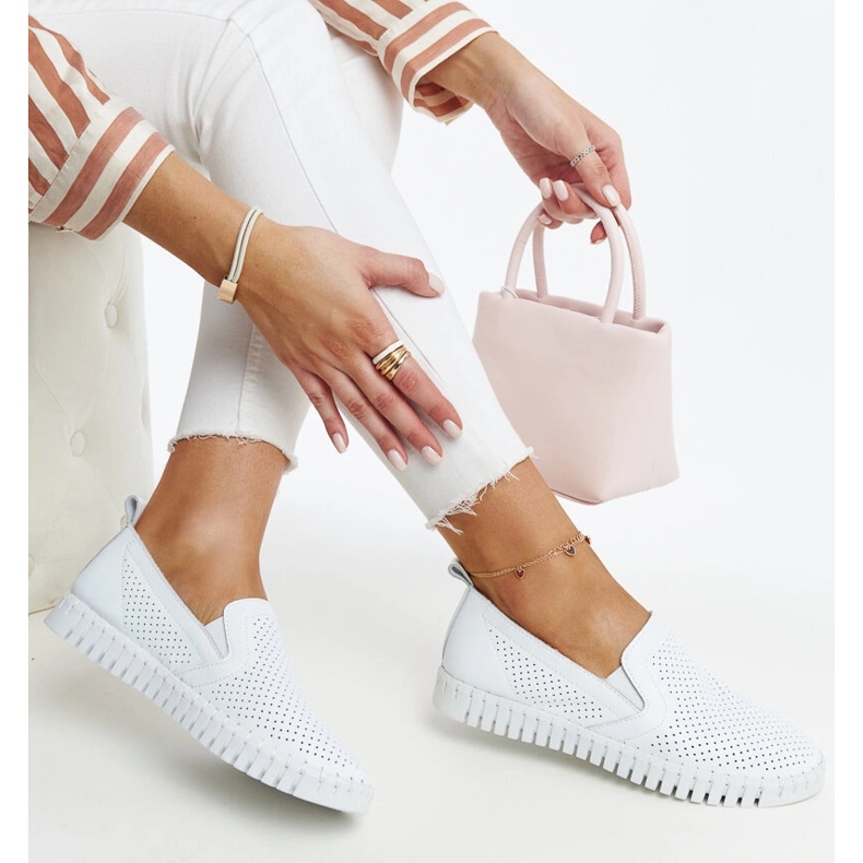 Vinceza fehér áttört bőrcipő 1