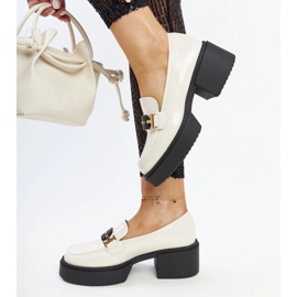 Vinceza bézs lakkos magassarkú cipő 1