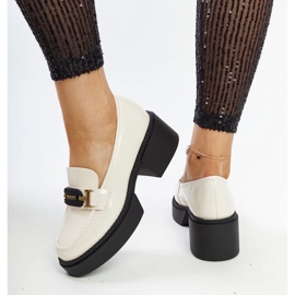 Vinceza bézs lakkos magassarkú cipő 2