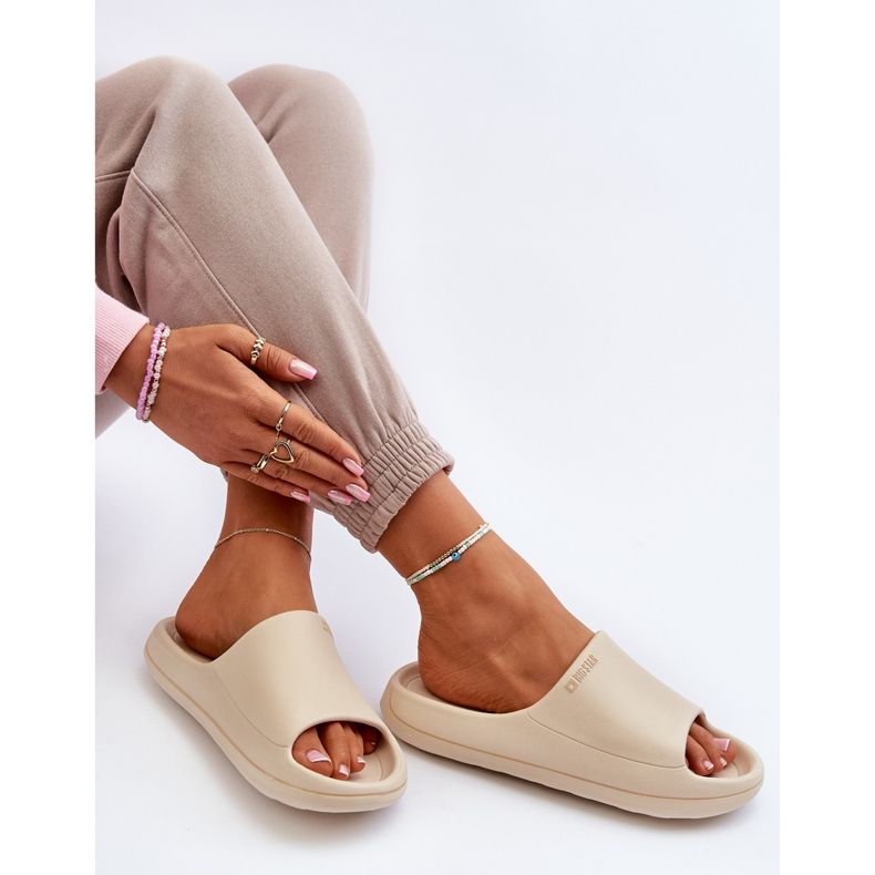 Világos női papucs Big Star NN274A040 bézs 1