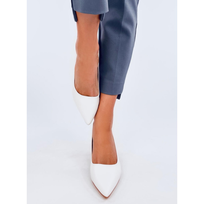 Greave White alacsony sarkú pumpák fehér 1