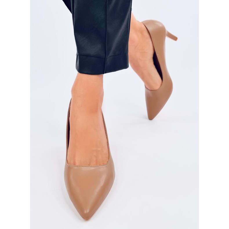 Greave Khaki alacsony sarkú pumpák bézs 2