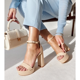 Sille bézs színű magas sarkú szandál 2