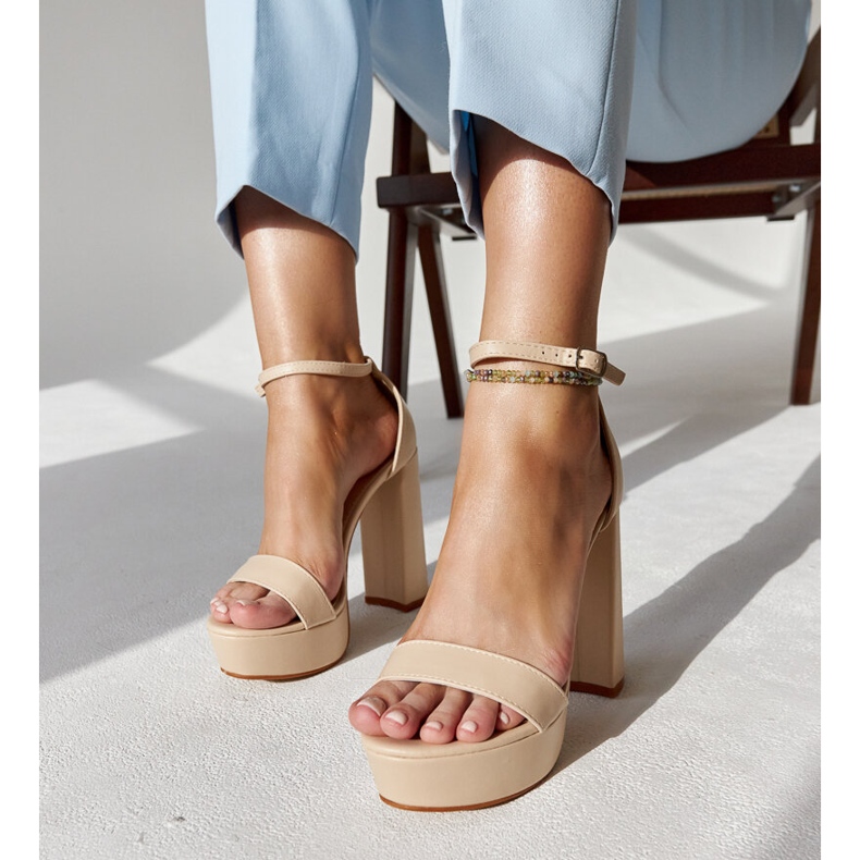 Sille bézs színű magas sarkú szandál 1