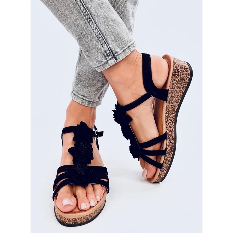 Fisken Fekete virágos ékszandál 1 Fisken Fekete virágos ékszandál 1