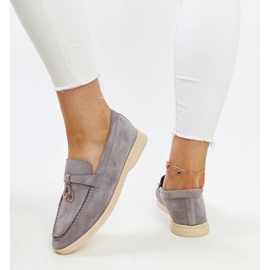 Szürke mokaszin fém medállal a Fiorano cégtől 1