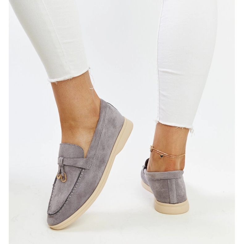 Szürke mokaszin fém medállal a Fiorano cégtől 1