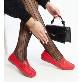 Piros mokaszin díszcsattal az Adila cégtől 1