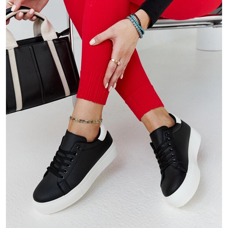 Fekete tornacipő vastag talppal Ruta 1