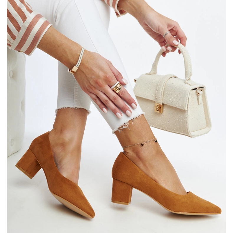 Barna Araxi magassarkú pumpák 1