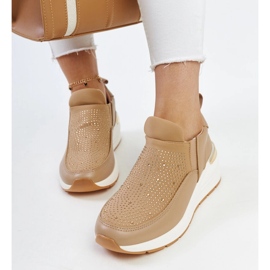 Ashleey barna ék alakú tornacipő strasszokkal 1