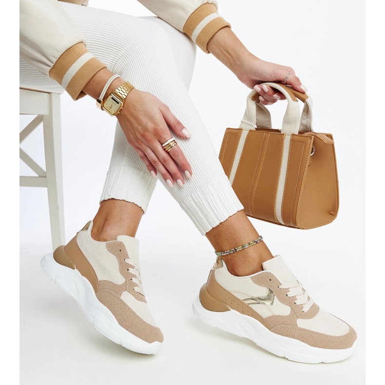 Barna tornacipő a Nereida platformon 1