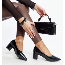 Fekete patentos Ognjenka magassarkú pumpák 1