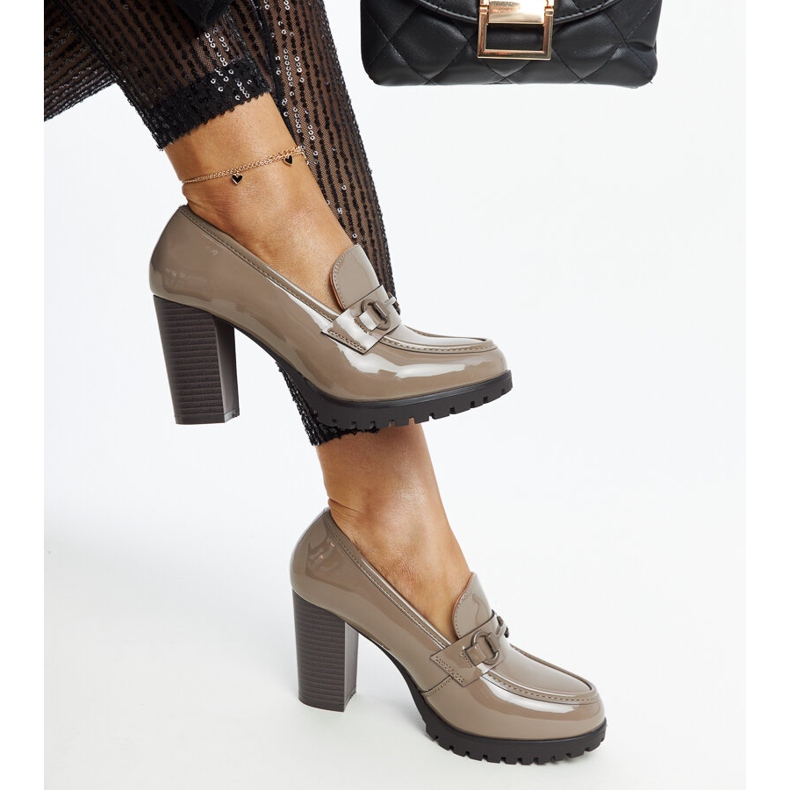 Szürke, patentos sarokpumpák a Giacomától 1