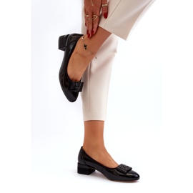 Vinceza Lakkbőr pumpák masnival egy blokkon, fekete 4