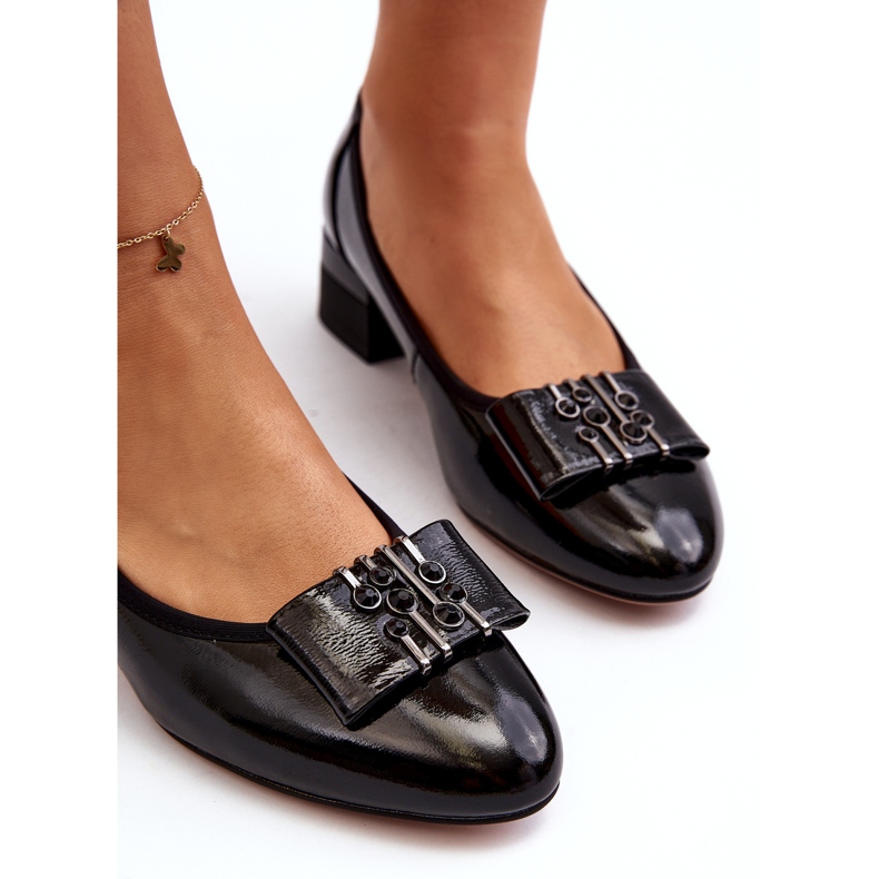 Vinceza Lakkbőr pumpák masnival egy blokkon, fekete 3