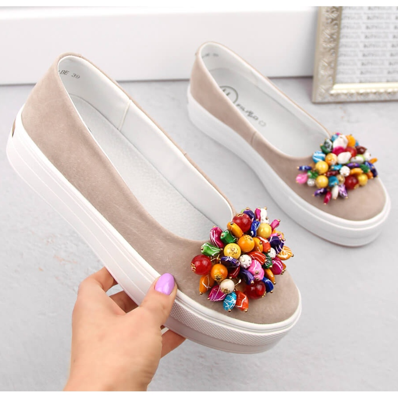 Női bőr velúr cipő a platformon gyöngyökkel, bézs Filippo DP6024 1