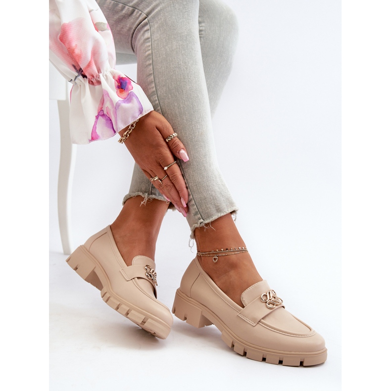 Elegáns bézs női mokaszin arany díszítéssel Tosisa 1