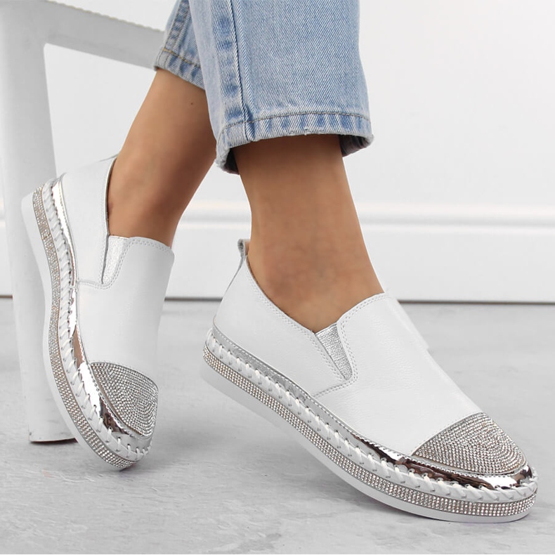 S.Barski Női bőr bebújós cipő cirkóniákkal, fehér D&amp;A LR370 1