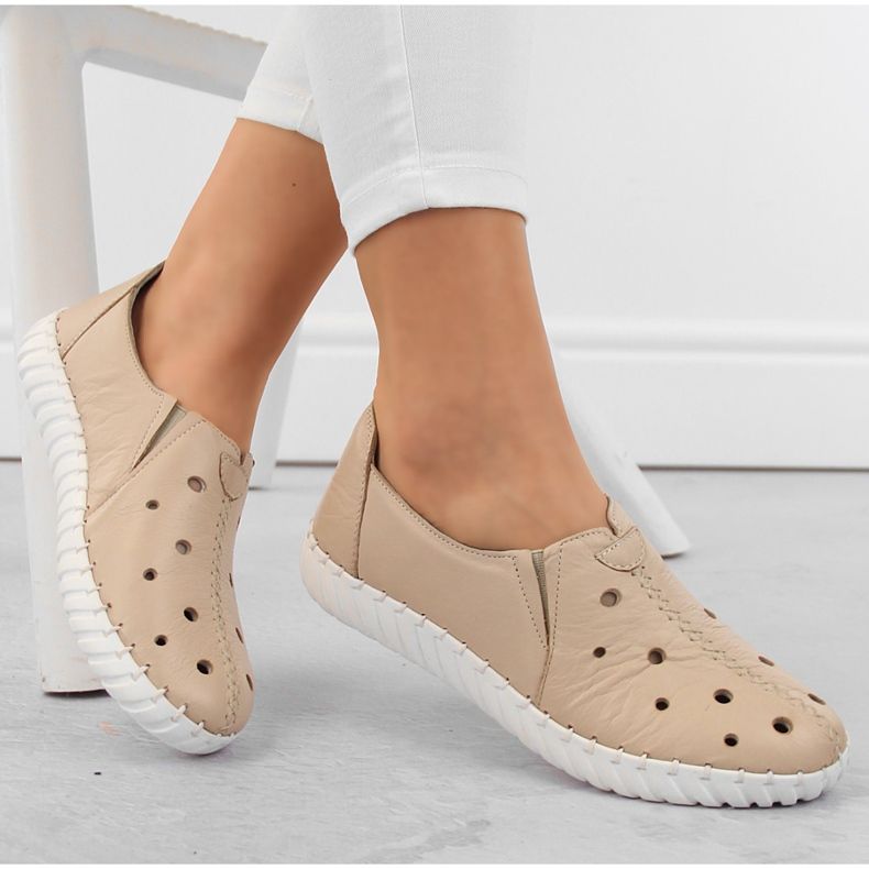 Női bőr áttört bebújós cipő, bézs Artiker 54C0561 1