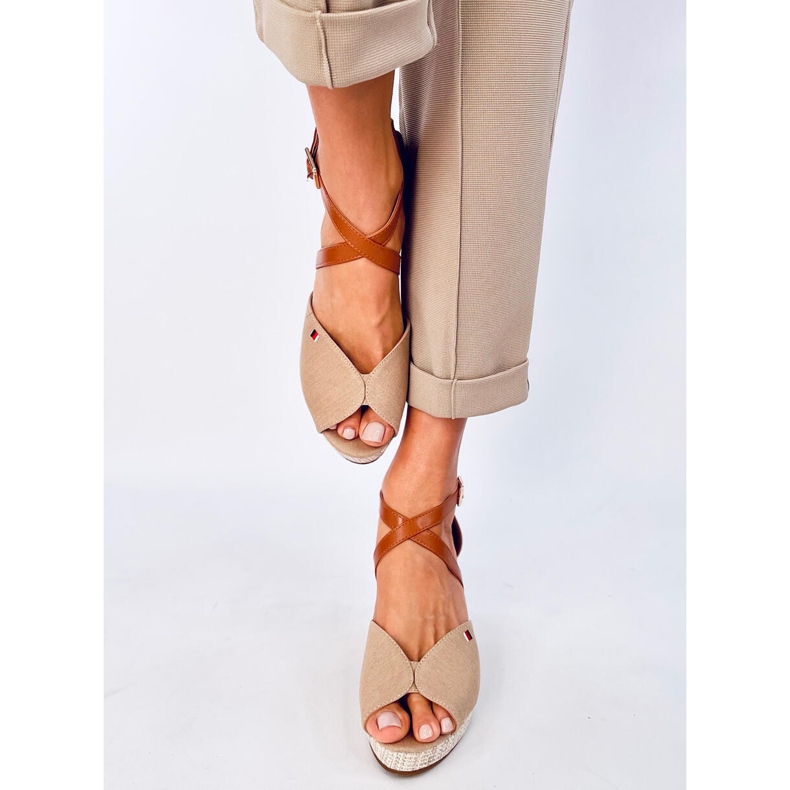 Berna Khaki nyitott ékszandál bézs 1