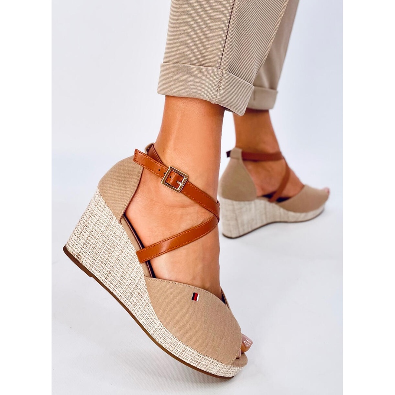 Berna Khaki nyitott ékszandál bézs 2