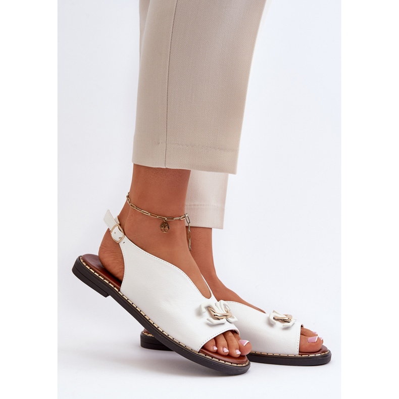 Női lapos sarkú szandál díszítéssel, fehér Loraeleh 2