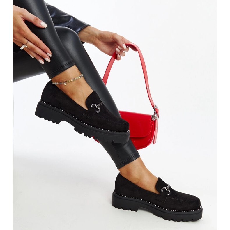 Fekete bőr cipő díszcsattal 1