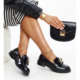 Fekete bőr cipő díszcsattal 1