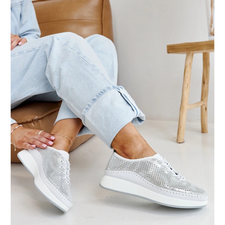 Ezüst bőr tornacipő az Amana platformon 1