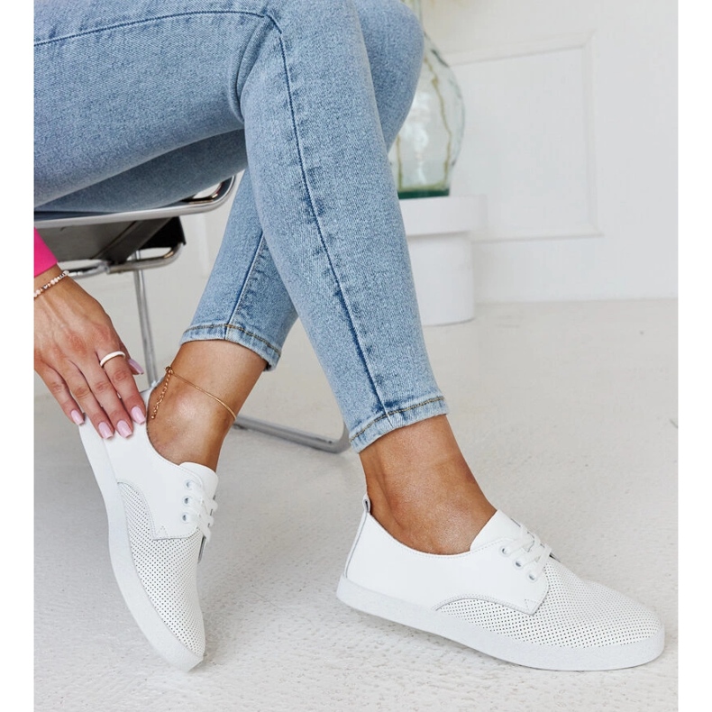 Fehér klasszikus bőr tornacipő a Radwa-tól 1