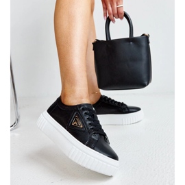 Fekete bőr cipő díszcsattal 1