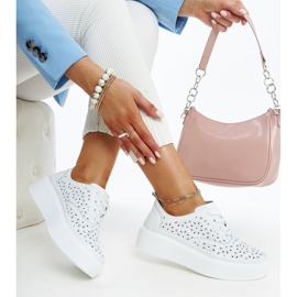 Kék bőr cipő díszcsattal fehér 1