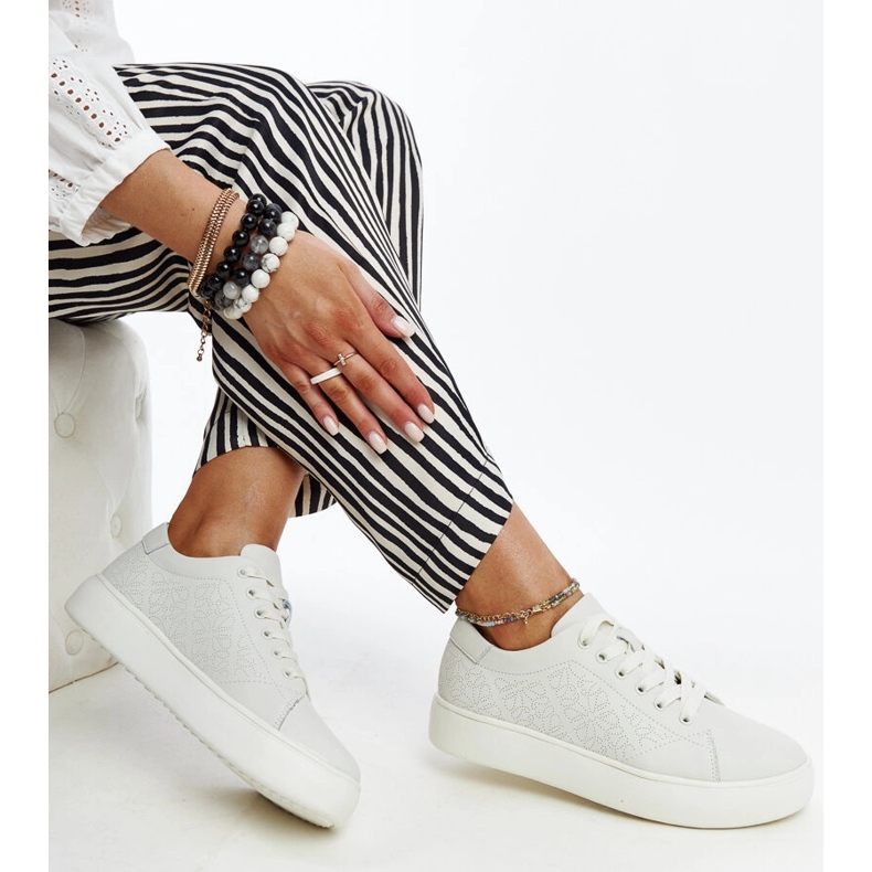 Bézs színű bőr tornacipő 1