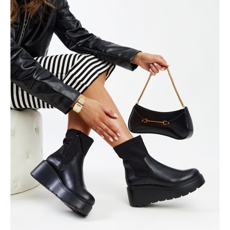 Fekete szigetelt ékcsizma Safala öko bőrből 1