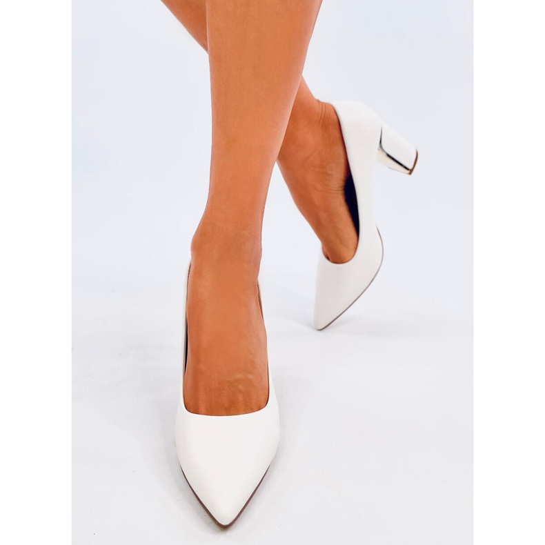 Laurents fehér tűsarkú pumpák 1