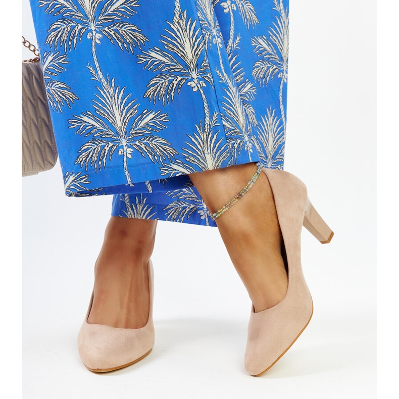 Bézs magas sarkú pumpák bőr betéttel a Lalande-tól 2