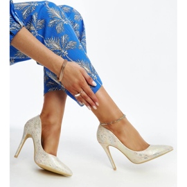 Arany metál magassarkú Serranillos bőr betéttel aranysárga 1