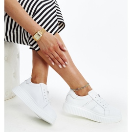 Kék bőr cipő díszcsattal fehér 1