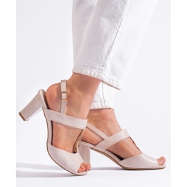 Goodin Női bézs szandál a poszton 2