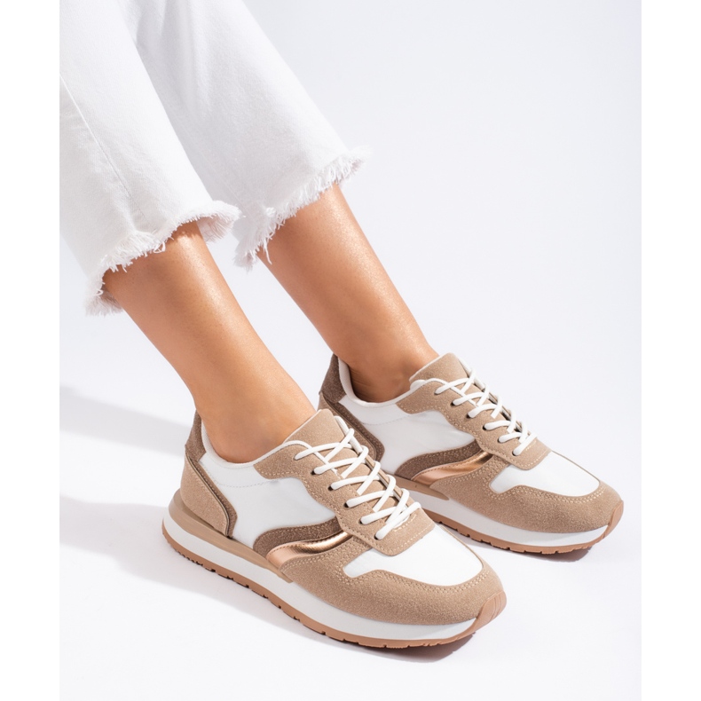 Bézs színű női sportcipő 1