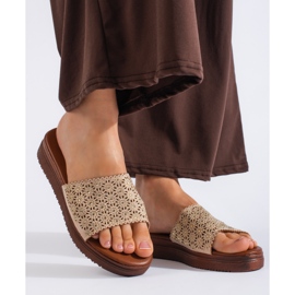 Bézs színű női emelvénycsúszdák 1