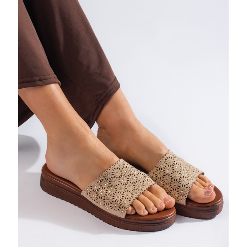 Bézs színű női emelvénycsúszdák 2